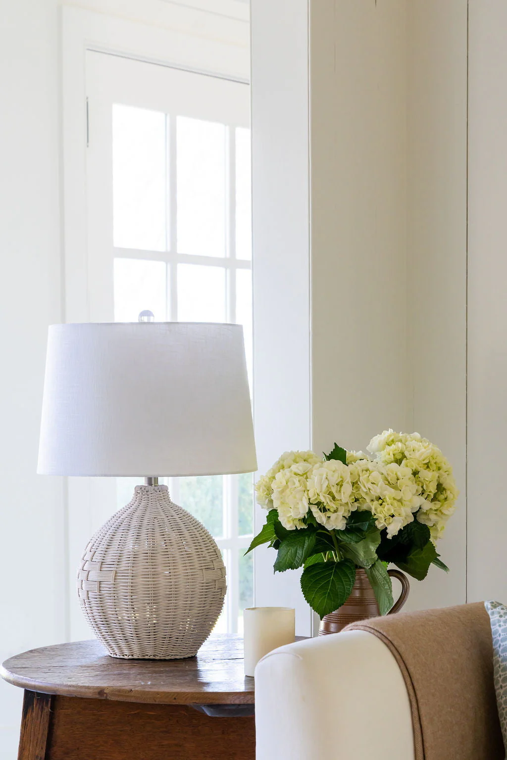Cape Table Lamp in White - Image 2