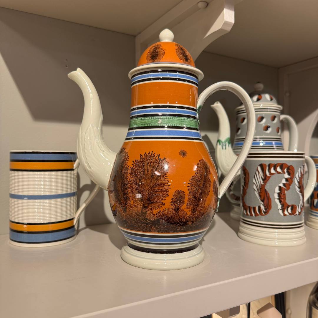 Vintage Mochaware Coffee Pot with a Red Ground and Sea Weed Pattern - Image 2